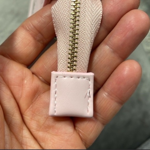 Carolina Herrera floral canvas cosmetics bag to crossbody - Picture 10 of 13